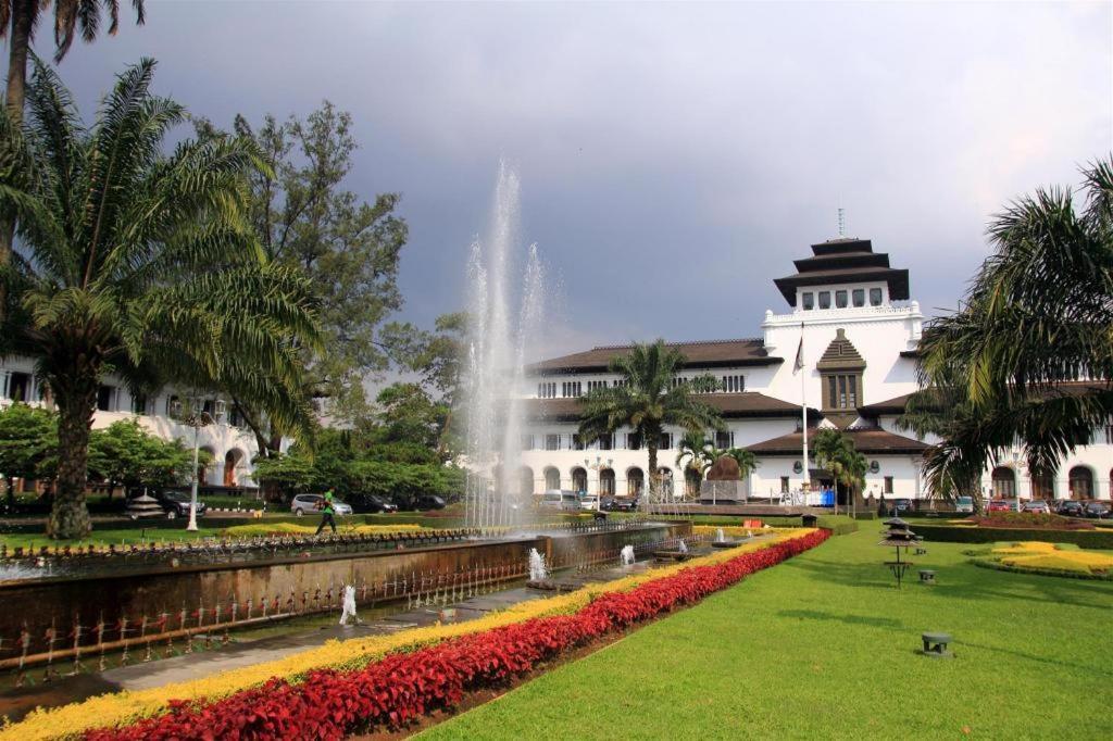 Mine Home Hotel Bandung Esterno foto